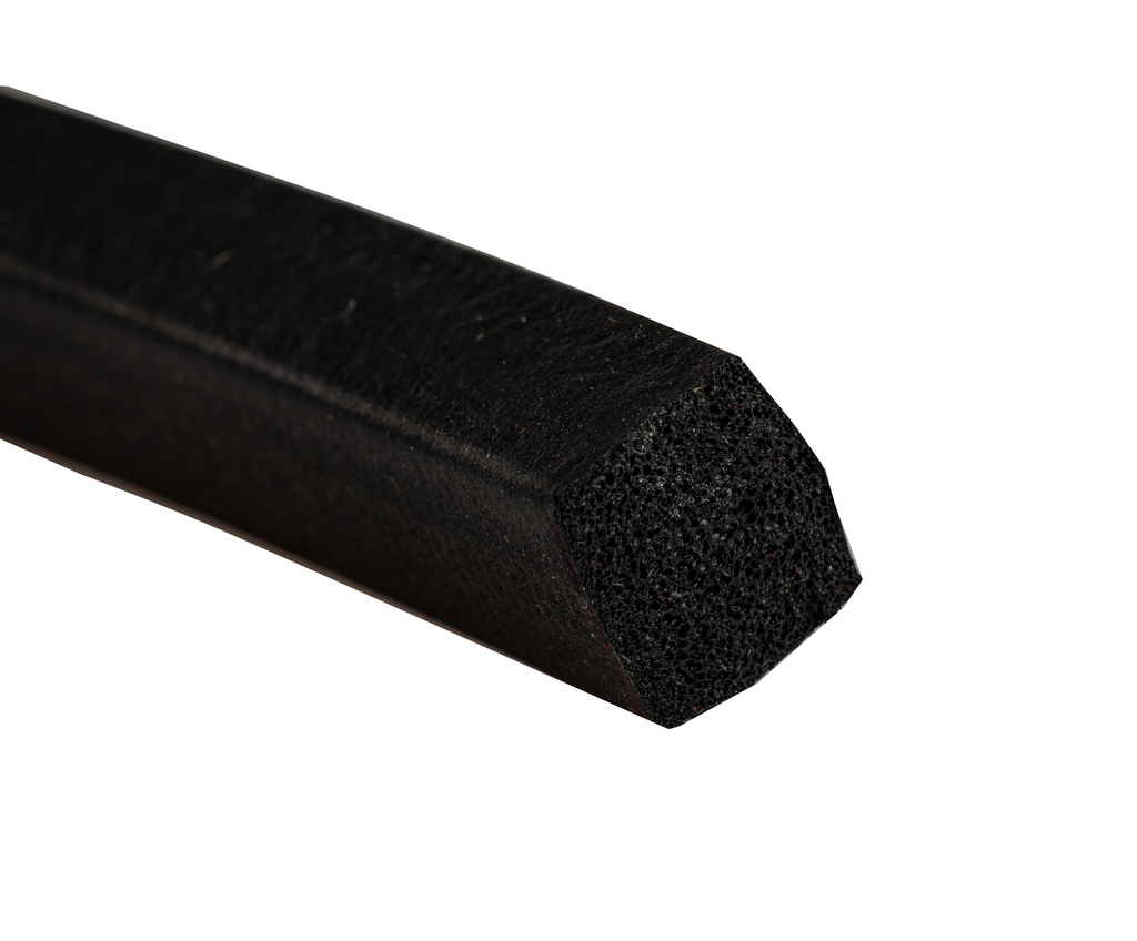 Profil silikonový 13x11 mm černý 1