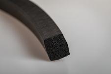 Profil silikonový 13x11 mm černý 3