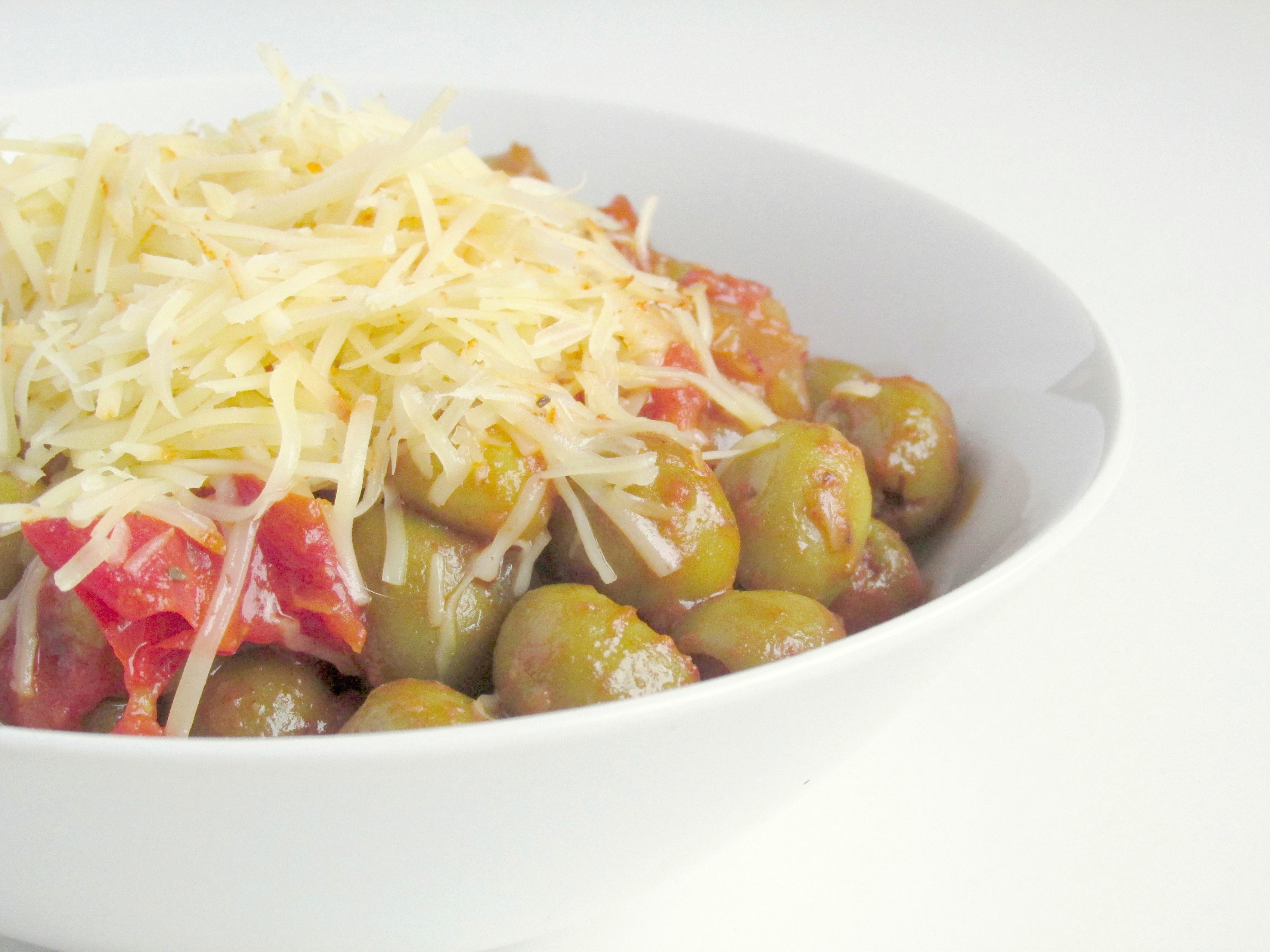 Pikatní teplý olivový salat